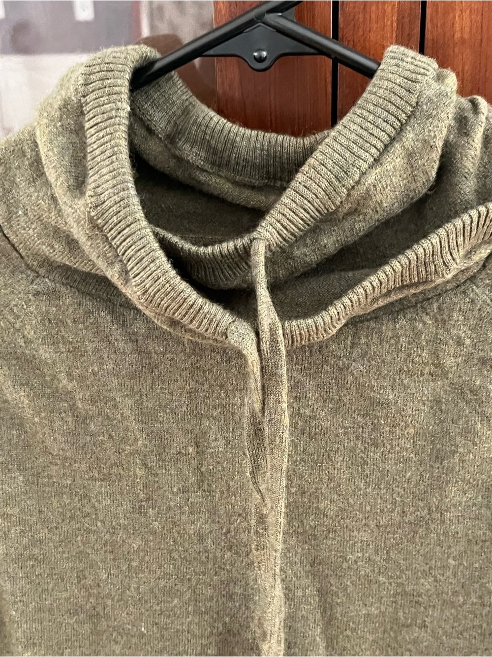 100% Extrafine Merino Wool Olive Green Turtleneck Drawstring Sweater - Picture 2 of 9